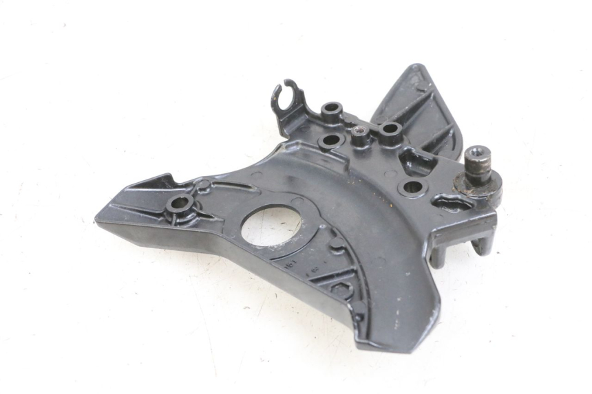 photo de SUPORTE DO DESCANSO DE PÉ DIANTEIRO DIREITO KAWASAKI ZR 7 750 (1999 - 2004) - Outro ângulo de visão