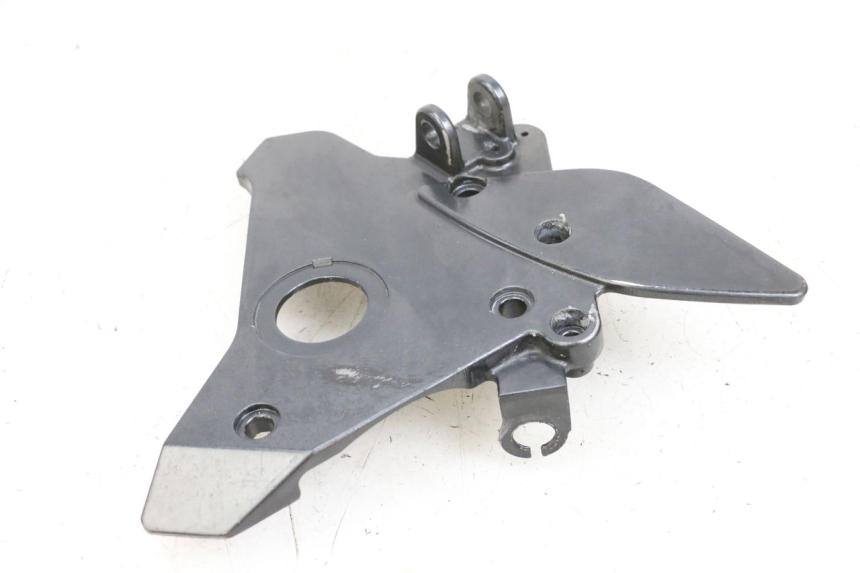 photo de SUPORTE DO DESCANSO DE PÉ DIANTEIRO DIREITO KAWASAKI ZR 7 750 (1999 - 2004) - Vista geral