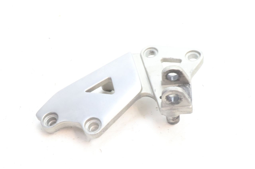 photo de PLACA DO APOIO DE PÉ DIANTEIRO DIREITO KAWASAKI ZZR 600 (1995 - 2004) - Detalhe da peça