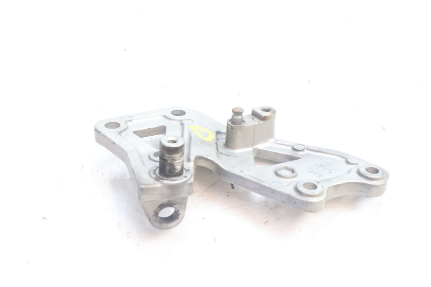 photo de PLACA DO APOIO DE PÉ DIANTEIRO DIREITO KAWASAKI ZZR 600 (1995 - 2004) - Outro ângulo de visão