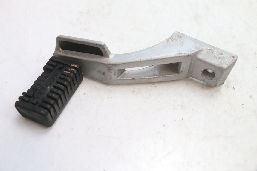 photo de PLACA DO DESCANSO DE PÉ DIANTEIRO ESQUERDO PEUGEOT 103 SPX CLIP 50 (1989 - 1992) - Vista principal