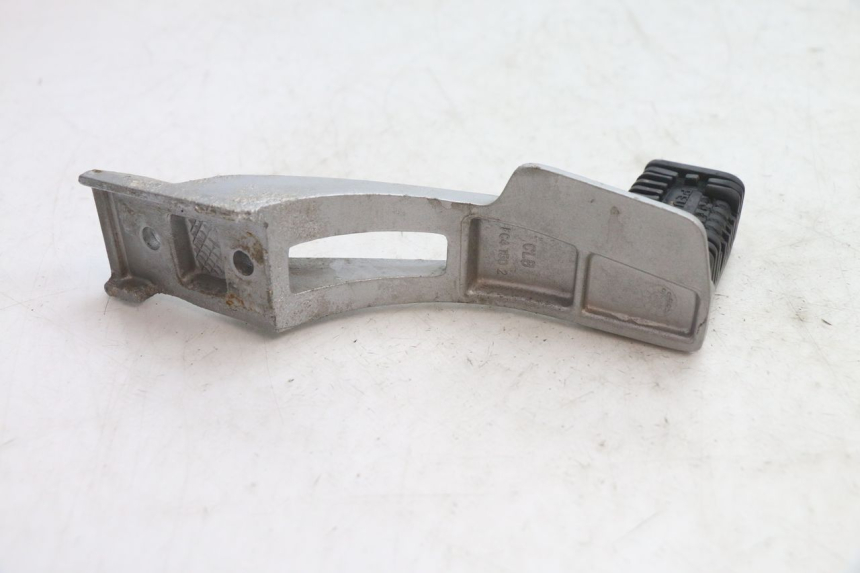 photo de PLACA DO DESCANSO DE PÉ DIANTEIRO ESQUERDO PEUGEOT 103 SPX CLIP 50 (1989 - 1992) - Ampliação técnica