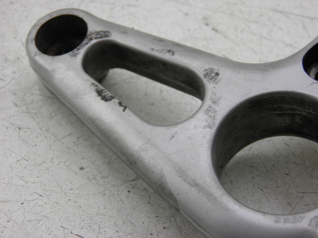 photo de SUPORTE DO DESCANSO DE PÉ DIANTEIRO ESQUERDO BMW R RS 1150 (2001 - 2005) - Detalhe da peça