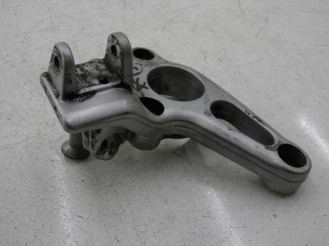 photo de SUPORTE DO DESCANSO DE PÉ DIANTEIRO ESQUERDO BMW R RS 1150 (2001 - 2005) - Outro ângulo de visão