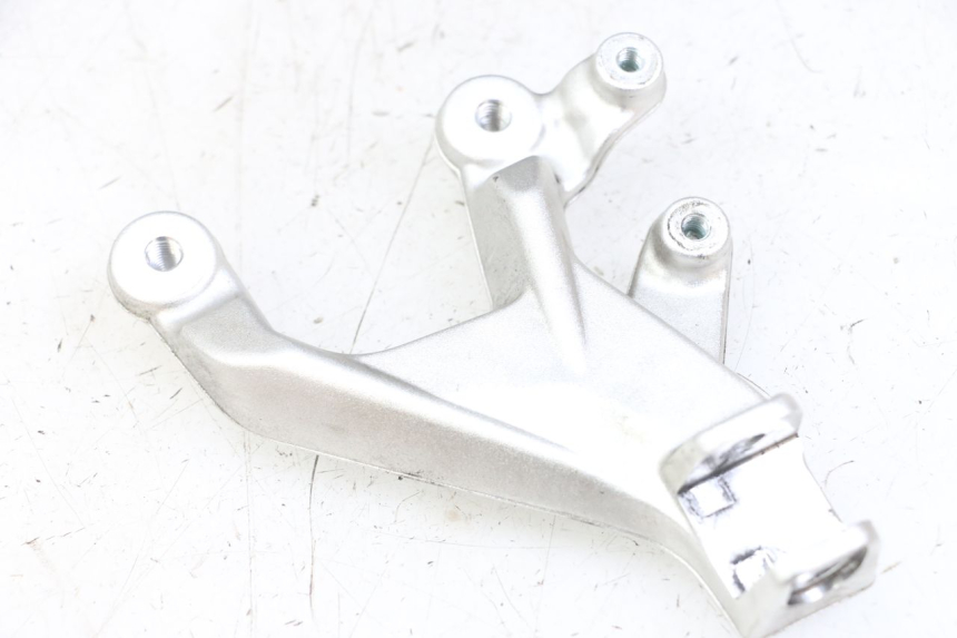 photo de SUPORTE DO DESCANSO DE PÉ DIANTEIRO ESQUERDO BMW S RR ABS S1000RR 1000 (2015 - 2018) - Outro ângulo de visão