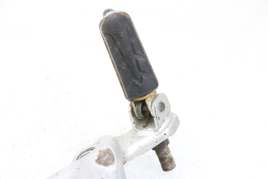 photo de SUPORTE DO DESCANSO DE PÉ DIANTEIRO ESQUERDO MAG POWER BOMBERS 4T 50 (2016 - 2026) - Marcações e referências