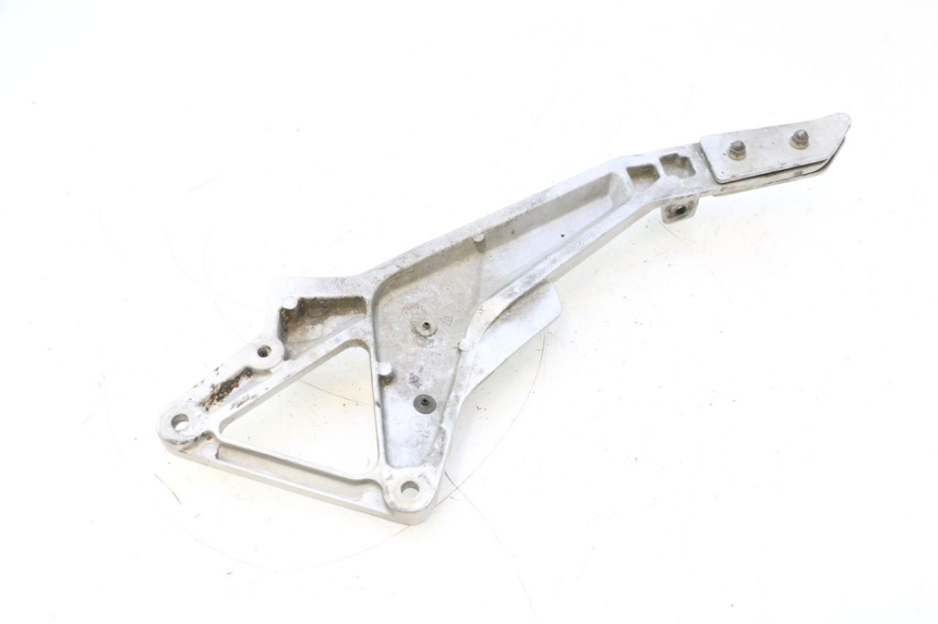 photo de PLACA DO DESCANSO DE PÉ DIANTEIRO ESQUERDO HONDA CB F HORNET 600 (2005 - 2006) - Detalhe da peça