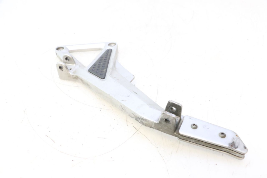 photo de PLACA DO DESCANSO DE PÉ DIANTEIRO ESQUERDO HONDA CB F HORNET 600 (2005 - 2006) - Ampliação técnica