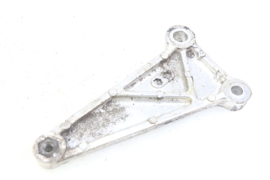 photo de SUPORTE DO DESCANSO DE PÉ DIANTEIRO ESQUERDO HONDA CM 125 (1983 - 2003) - Detalhe da peça