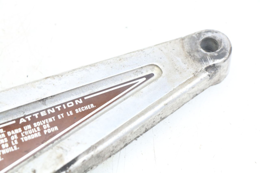 photo de SUPORTE DO DESCANSO DE PÉ DIANTEIRO ESQUERDO HONDA CM 125 (1983 - 2003) - Zoom do estado de desgaste