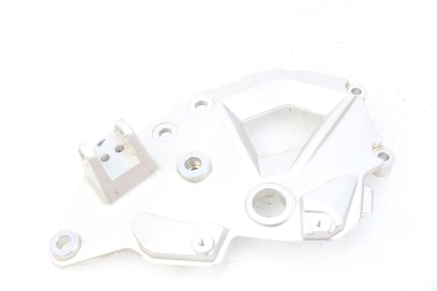 photo de SUPORTE DO DESCANSO DE PÉ DIANTEIRO ESQUERDO BMW F GS K81 850 (2018 - 2023) - Detalhe da peça