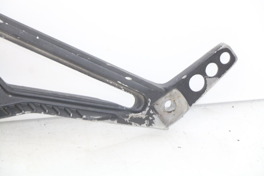 photo de SUPORTE DO DESCANSO DE PÉ DIANTEIRO ESQUERDO YAMAHA FJ 3CX 1200 (1986 - 1996) - Estado da superfície
