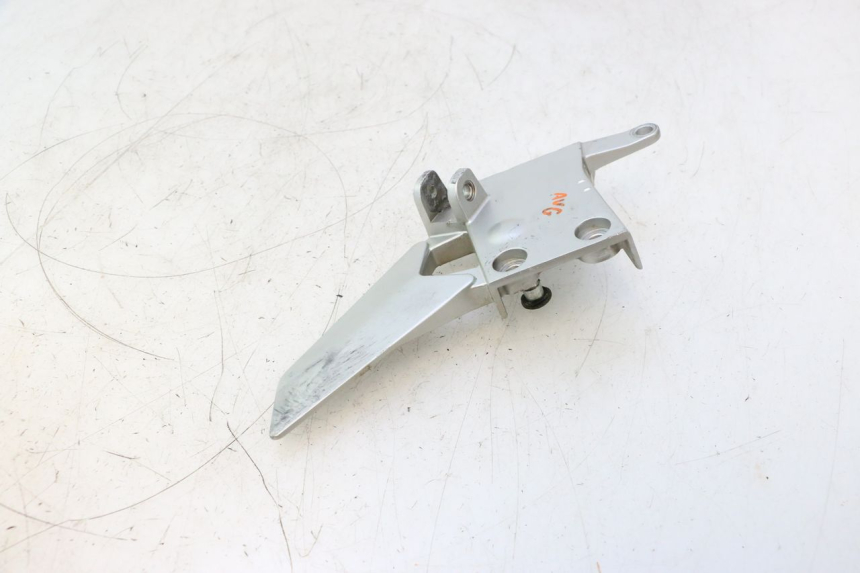photo de PLACA DO DESCANSO DE PÉ DIANTEIRO ESQUERDO YAMAHA FJR 1300 (2001 - 2005) - Ampliação técnica