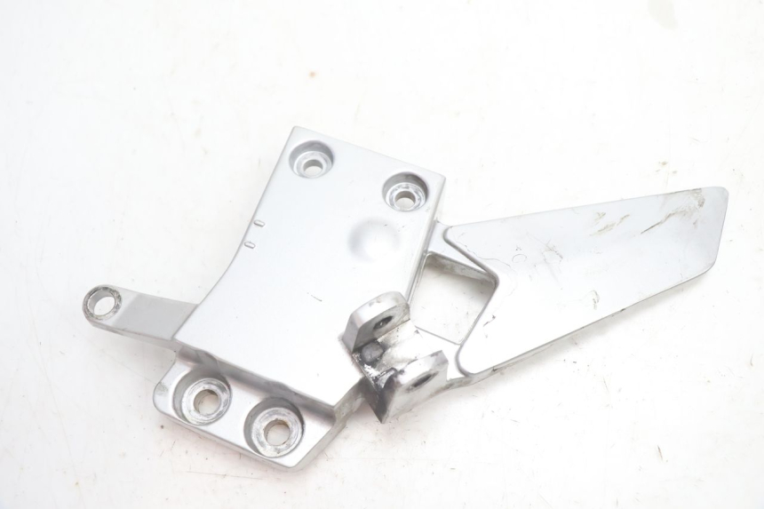 photo de PLACA DO DESCANSO DE PÉ DIANTEIRO ESQUERDO YAMAHA FJR 1300 (2001 - 2005) - Vista principal