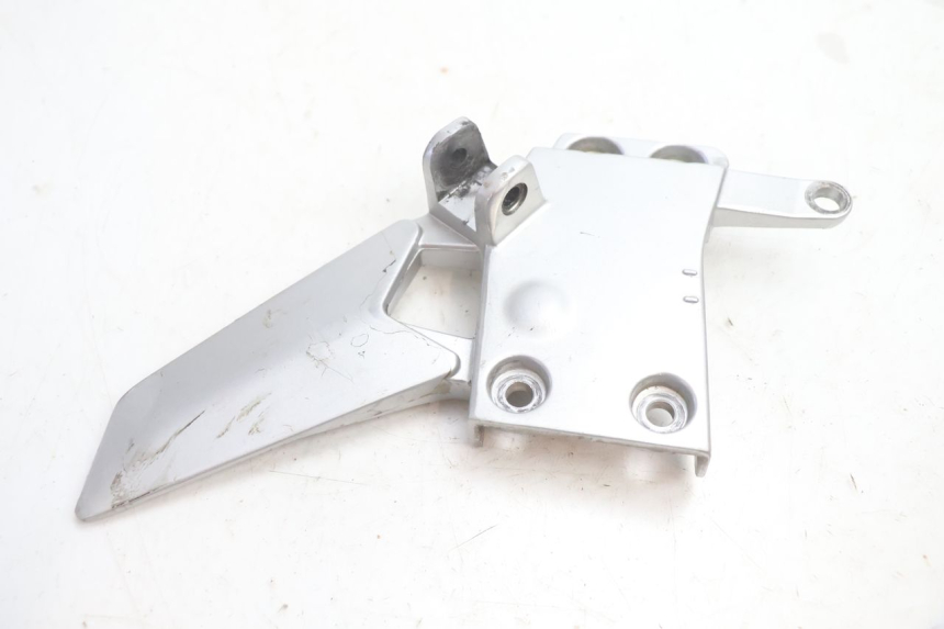 photo de PLACA DO DESCANSO DE PÉ DIANTEIRO ESQUERDO YAMAHA FJR 1300 (2001 - 2005) - Zoom do estado de desgaste