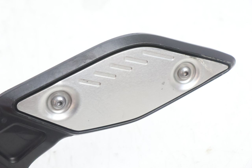 photo de SUPORTE DO DESCANSO DE PÉ DIANTEIRO ESQUERDO YAMAHA FZ8 800 (2010 - 2016) - Detalhe da peça