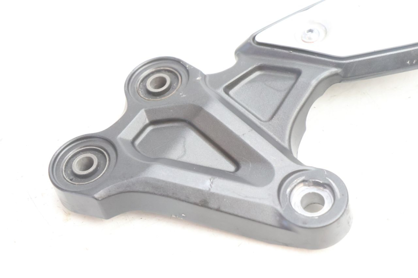 photo de SUPORTE DO DESCANSO DE PÉ DIANTEIRO ESQUERDO YAMAHA FZ8 800 (2010 - 2016) - Ampliação técnica