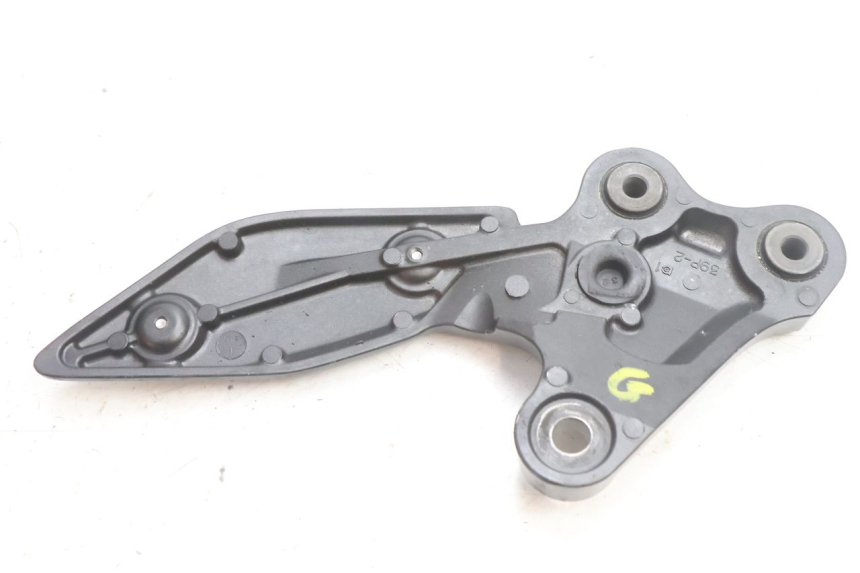 photo de SUPORTE DO DESCANSO DE PÉ DIANTEIRO ESQUERDO YAMAHA FZ8 800 (2010 - 2016) - Pontos de fixação
