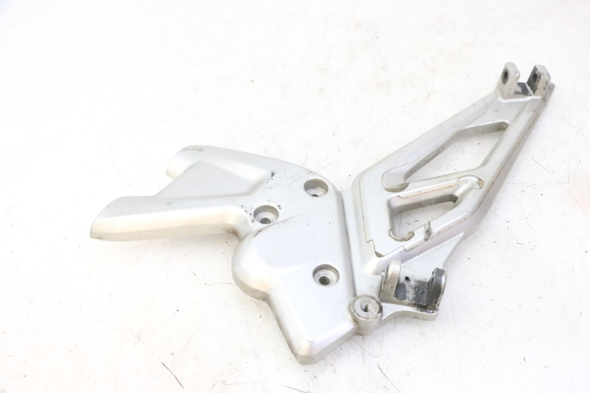 photo de SUPORTE DO DESCANSO DE PÉ DIANTEIRO ESQUERDO BMW G310 R 310 (2016 - 2020) - Outro ângulo de visão