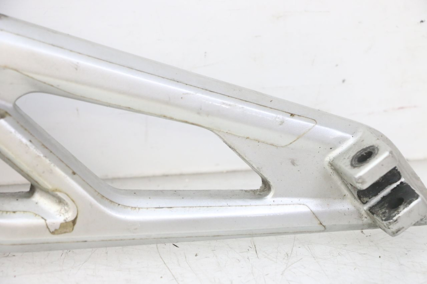 photo de SUPORTE DO DESCANSO DE PÉ DIANTEIRO ESQUERDO BMW G310 R 310 (2016 - 2020) - Estado da superfície