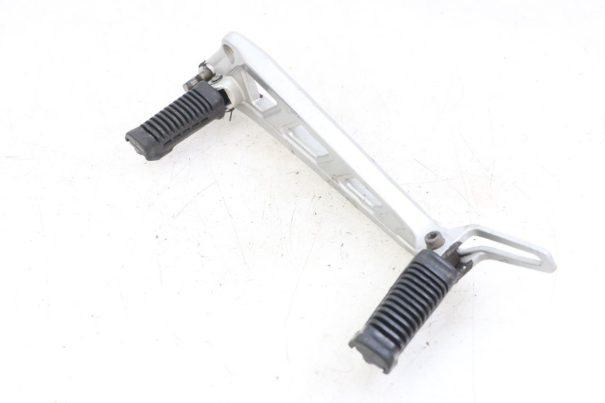 photo de SUPORTE DO DESCANSO DE PÉ DIANTEIRO ESQUERDO HYOSUNG GF 125 (2001 - 2005) - Pontos de fixação