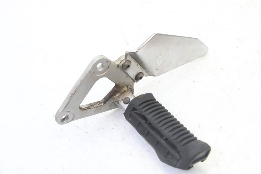 photo de SUPORTE DO DESCANSO DE PÉ DIANTEIRO ESQUERDO SUZUKI GS GSE 500 (2001 - 2003) - Vista principal