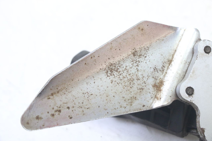 photo de SUPORTE DO DESCANSO DE PÉ DIANTEIRO ESQUERDO SUZUKI GS GSE 500 (2001 - 2003) - Estado da superfície