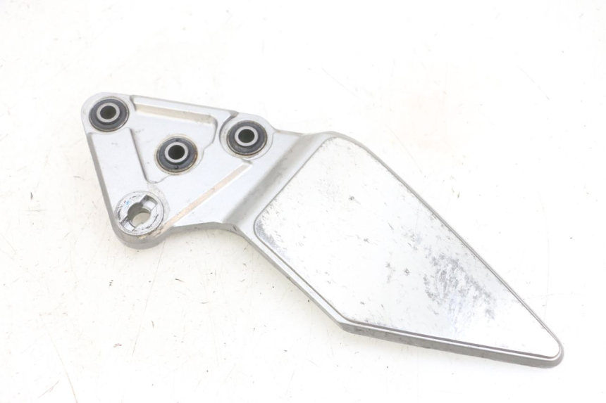 photo de SUPORTE DO DESCANSO DE PÉ DIANTEIRO ESQUERDO SUZUKI GSF N BANDIT 600 (1996 - 1999) - Vista principal