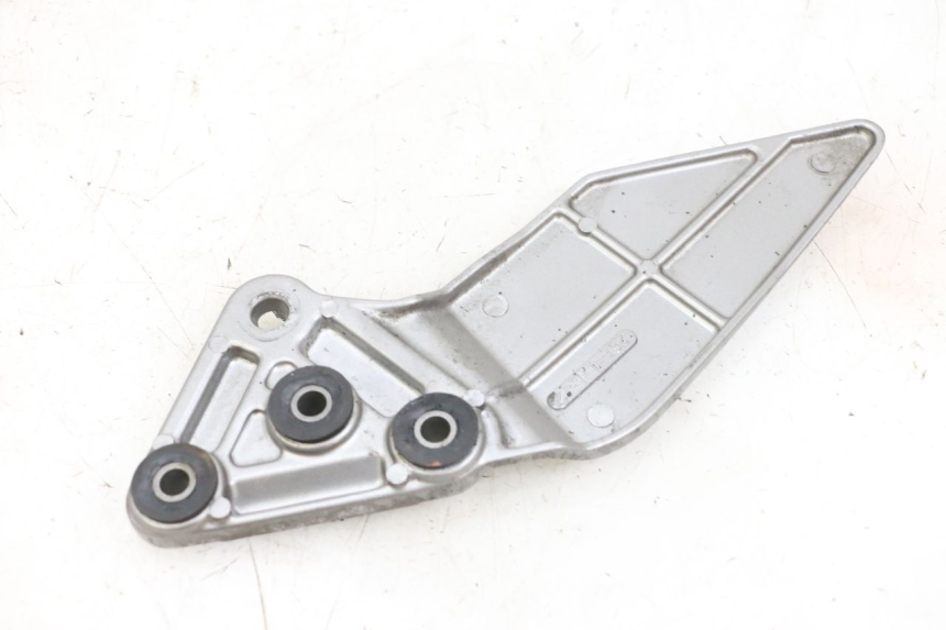photo de SUPORTE DO DESCANSO DE PÉ DIANTEIRO ESQUERDO SUZUKI GSF N BANDIT 600 (1996 - 1999) - Detalhe da peça