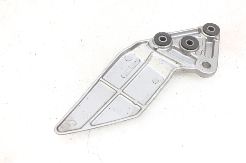 photo de SUPORTE DO DESCANSO DE PÉ DIANTEIRO ESQUERDO SUZUKI GSF N BANDIT 600 (1996 - 1999) - Zoom do estado de desgaste