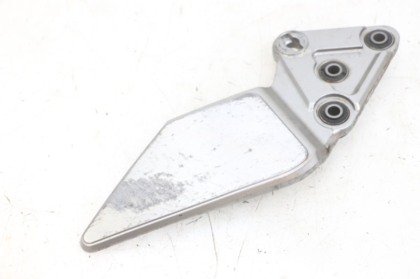photo de SUPORTE DO DESCANSO DE PÉ DIANTEIRO ESQUERDO SUZUKI GSF N BANDIT 600 (1996 - 1999) - Ampliação técnica