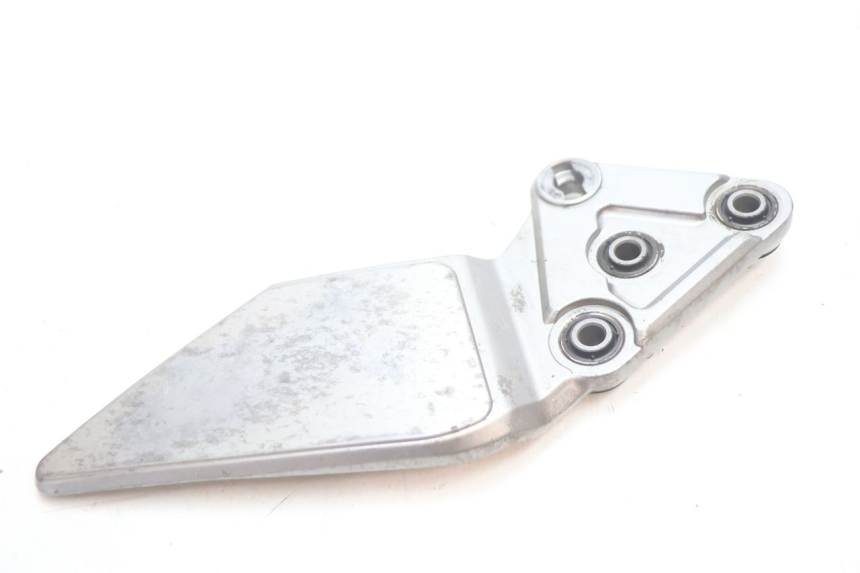 photo de PLACA DO DESCANSO DE PÉ DIANTEIRO ESQUERDO SUZUKI GSF N BANDIT 1200 (2001 - 2005) - Zoom do estado de desgaste