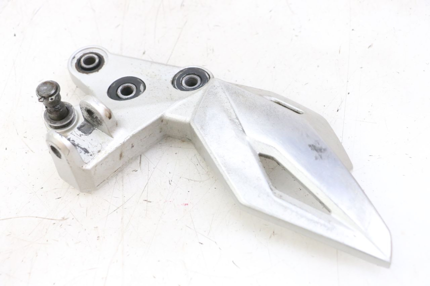 photo de SUPORTE DO DESCANSO DE PÉ DIANTEIRO ESQUERDO SUZUKI GSR 750 (2011 - 2017) - Pontos de fixação