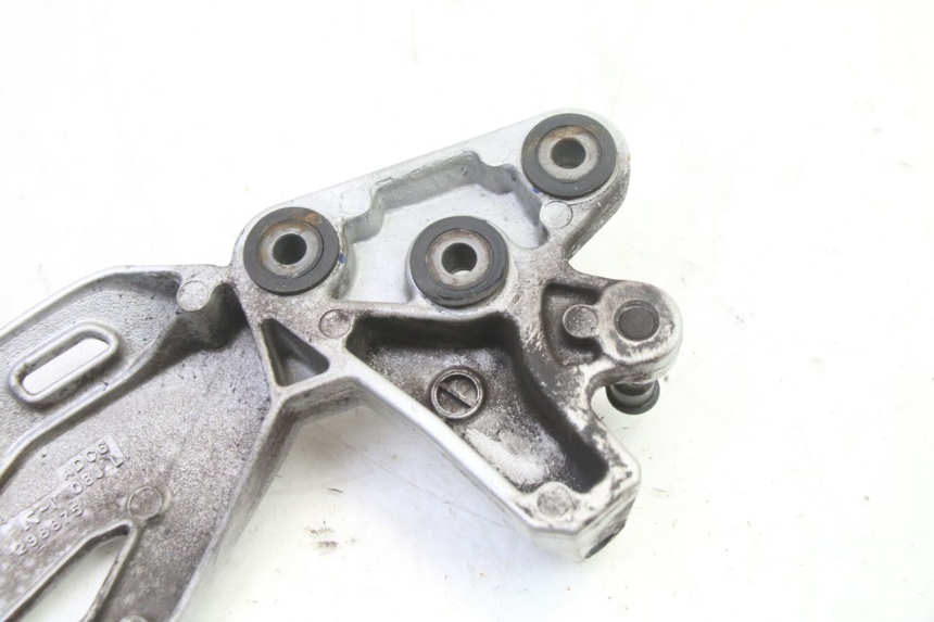 photo de SUPORTE DO DESCANSO DE PÉ DIANTEIRO ESQUERDO SUZUKI GSR 750 (2011 - 2017) - Pontos de fixação