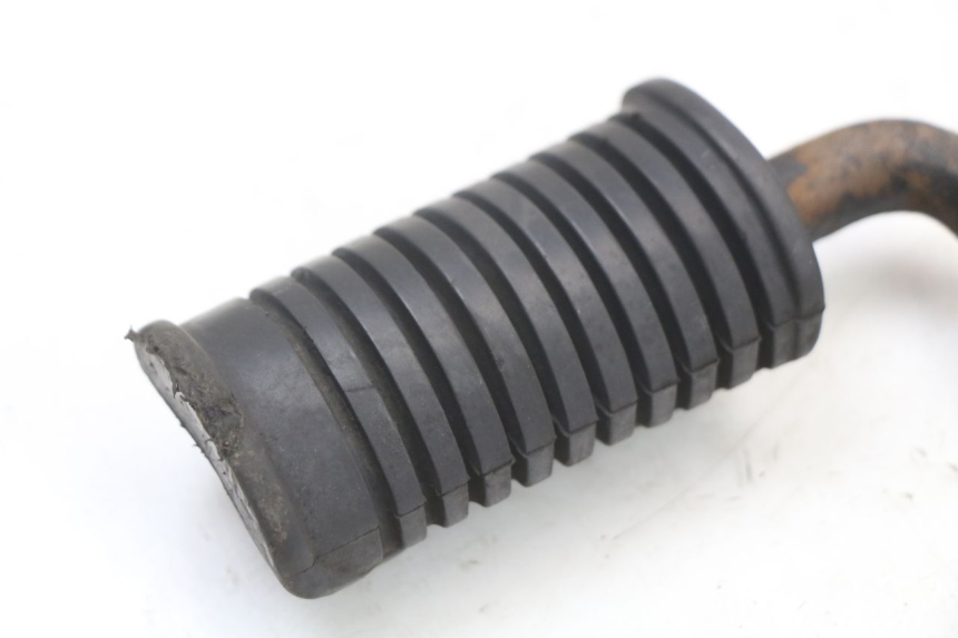 photo de SUPORTE DO DESCANSO DE PÉ DIANTEIRO ESQUERDO SUZUKI GSX E 250 (1982 - 1983) - Zoom do estado de desgaste