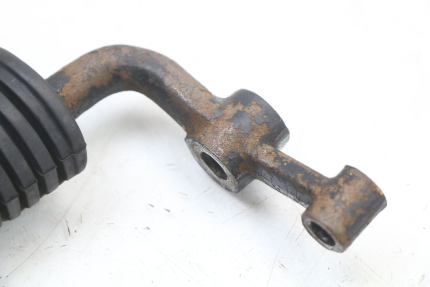 photo de SUPORTE DO DESCANSO DE PÉ DIANTEIRO ESQUERDO SUZUKI GSX E 250 (1982 - 1983) - Outro ângulo de visão