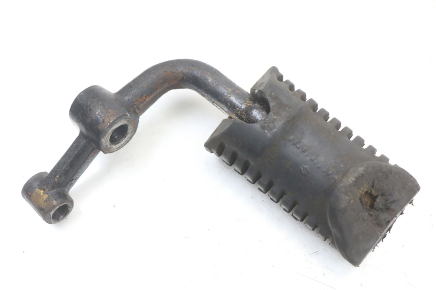 photo de SUPORTE DO DESCANSO DE PÉ DIANTEIRO ESQUERDO SUZUKI GSX E 250 (1982 - 1983) - Ampliação técnica