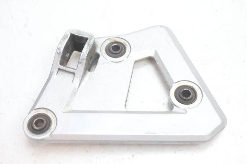 photo de SUPORTE DO DESCANSO DE PÉ DIANTEIRO ESQUERDO SUZUKI GSX F GSXF 750 (1988 - 1998) - Outro ângulo de visão