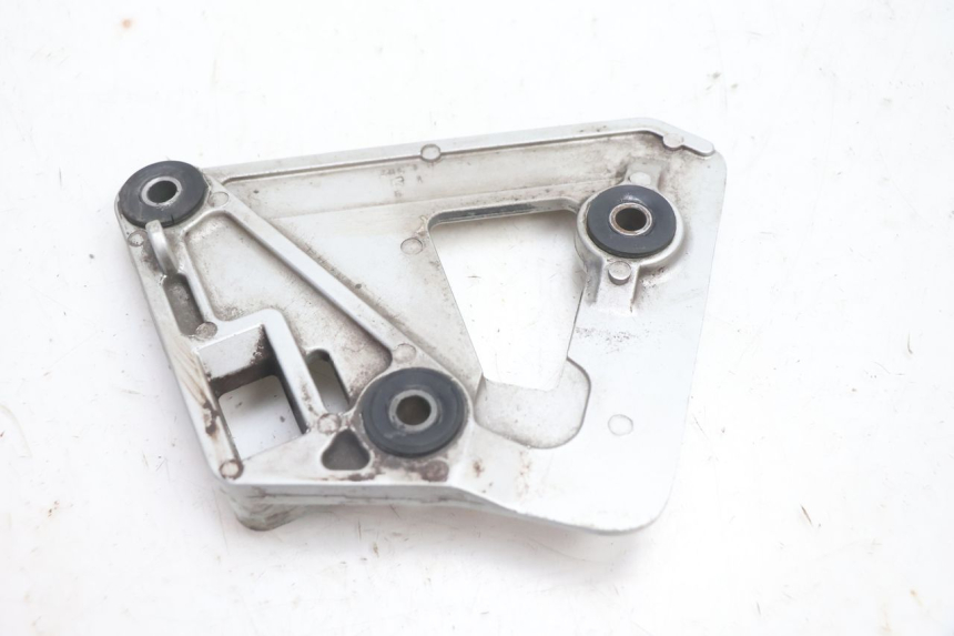 photo de SUPORTE DO DESCANSO DE PÉ DIANTEIRO ESQUERDO SUZUKI GSX F GSXF 750 (1988 - 1998) - Ampliação técnica