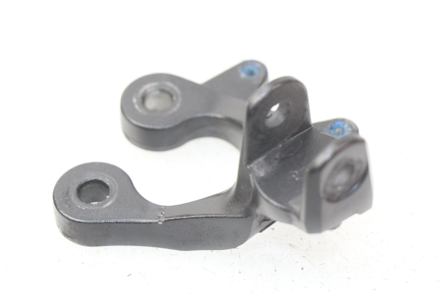 photo de SUPORTE DO DESCANSO DE PÉ DIANTEIRO ESQUERDO SUZUKI GSX-R GSXR K16 1000 (2012 - 2016) - Outro ângulo de visão