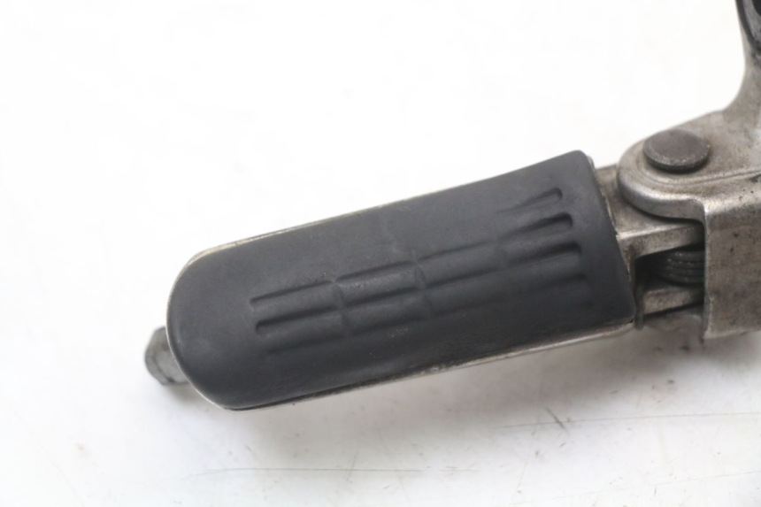 photo de SUPORTE DO DESCANSO DE PÉ DIANTEIRO ESQUERDO HONDA CBR F 1000 (1993 - 1996) - Outro ângulo de visão