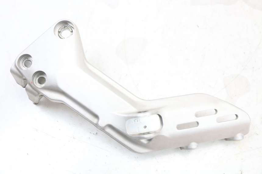 photo de SUPORTE DO DESCANSO DE PÉ DIANTEIRO ESQUERDO HUSQVARNA SVARTPILEN 401 (2018 - 2023) - Vista principal