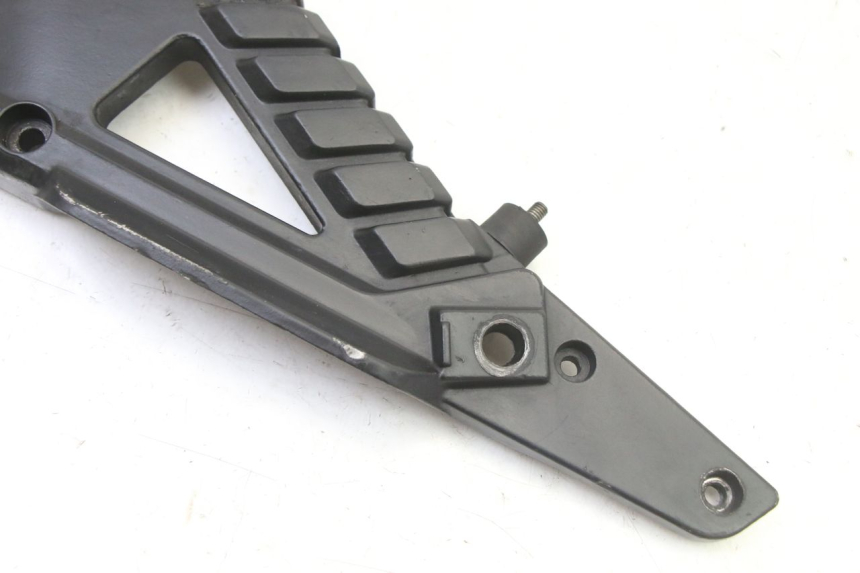 photo de SUPORTE DO DESCANSO DE PÉ DIANTEIRO ESQUERDO BMW K 75 RT 750 (1989 - 1997) - Outro ângulo de visão