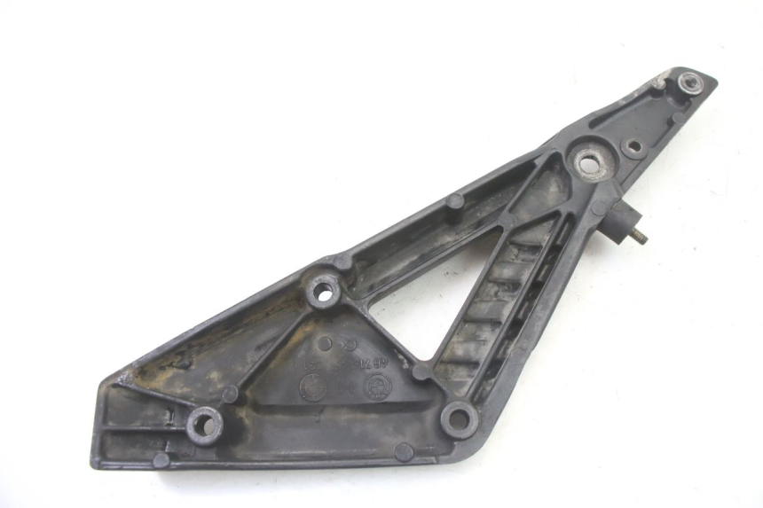 photo de SUPORTE DO DESCANSO DE PÉ DIANTEIRO ESQUERDO BMW K 75 RT 750 (1989 - 1997) - Pontos de fixação