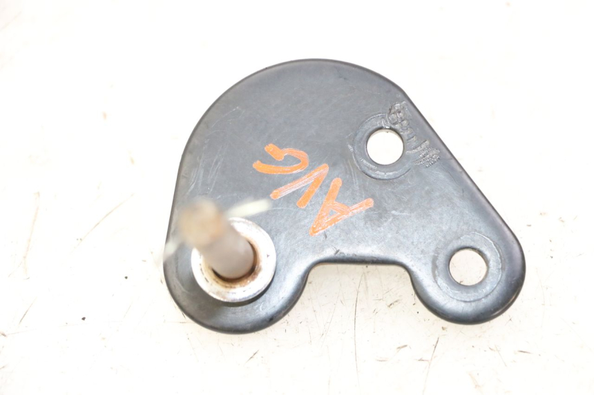 photo de SUPORTE DO DESCANSO DE PÉ DIANTEIRO ESQUERDO KEEWAY K-LIGHT KLIGHT 125 (2018 - 2025) - Detalhe da peça