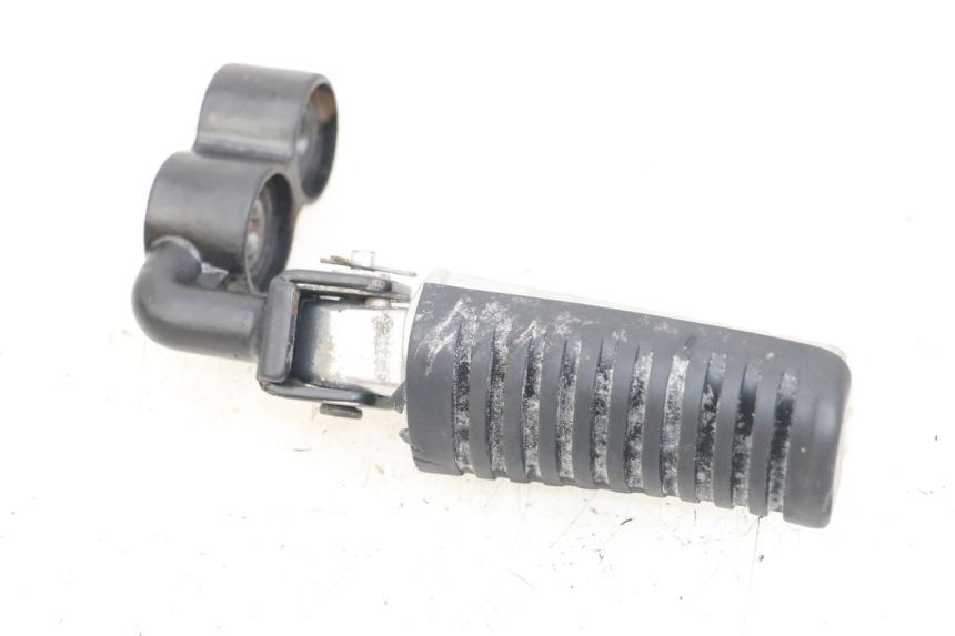 photo de SUPORTE DO DESCANSO DE PÉ DIANTEIRO ESQUERDO KYMCO K-PW K-PIPE 50 (2012 - 2017) - Pontos de fixação