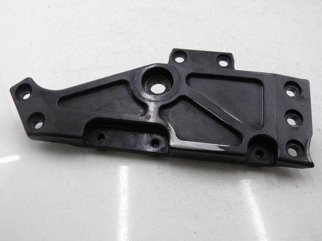 photo de SUPORTE DO DESCANSO DE PÉ DIANTEIRO ESQUERDO KAWASAKI ZEPHYR 550 (1991 - 1998) - Vista principal