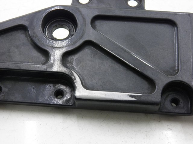 photo de SUPORTE DO DESCANSO DE PÉ DIANTEIRO ESQUERDO KAWASAKI ZEPHYR 550 (1991 - 1998) - Zoom do estado de desgaste