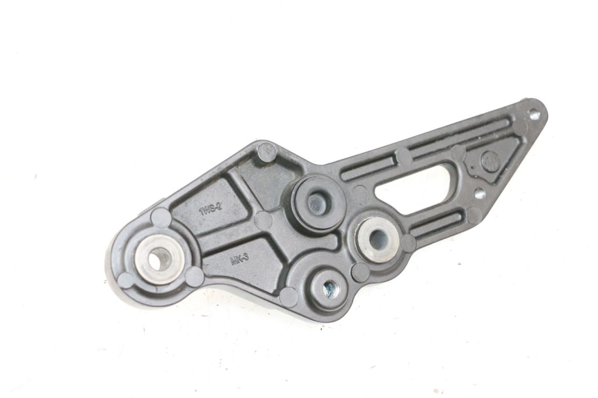 photo de SUPORTE DO DESCANSO DE PÉ DIANTEIRO ESQUERDO YAMAHA MT-07 MT07 ABS 700 (2018 - 2020) - Detalhe da peça