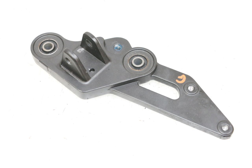photo de SUPORTE DO DESCANSO DE PÉ DIANTEIRO ESQUERDO YAMAHA MT-07 MT07 ABS 700 (2018 - 2020) - Outro ângulo de visão